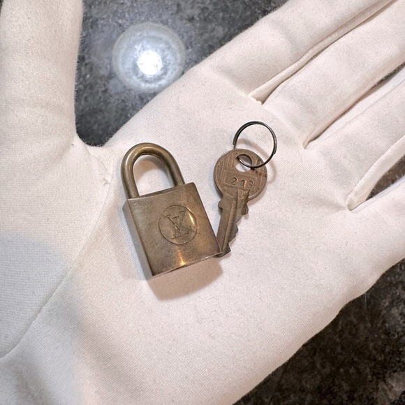 Vintage LV Lock and Key #218 - Picture 5 of 7